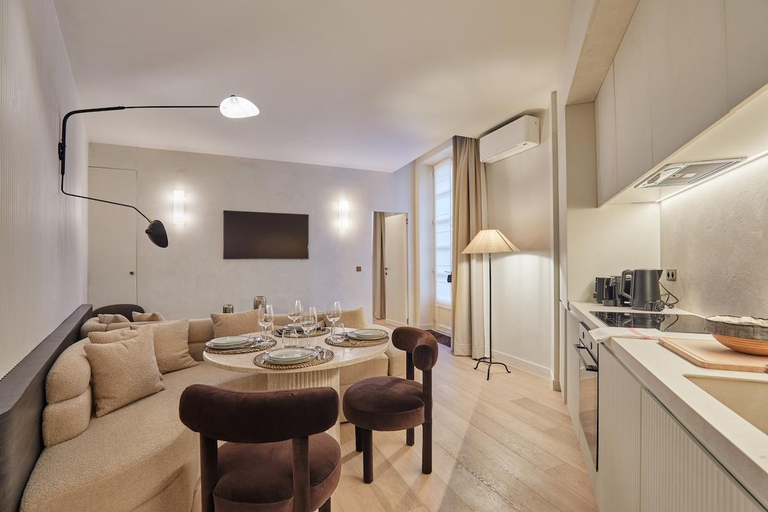 Others 2, Sublime new Apartment Louvre Palais-Royal, Paris