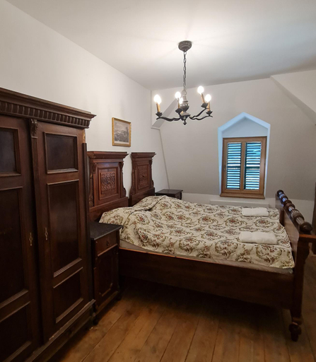 Bedroom 1, Keleti Kuria, Tata
