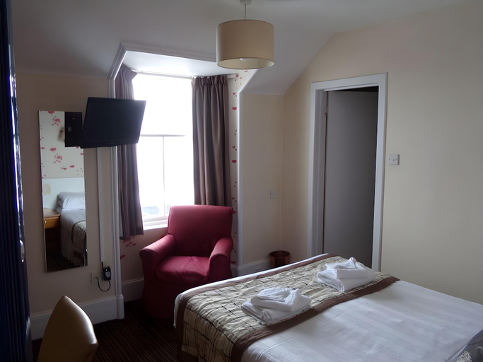 Bedroom 3, Caledonian Hotel, Highland