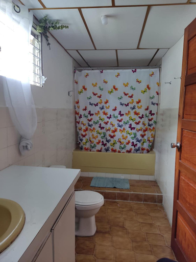 Bathroom, Las Nubes Hostal, Bugaba