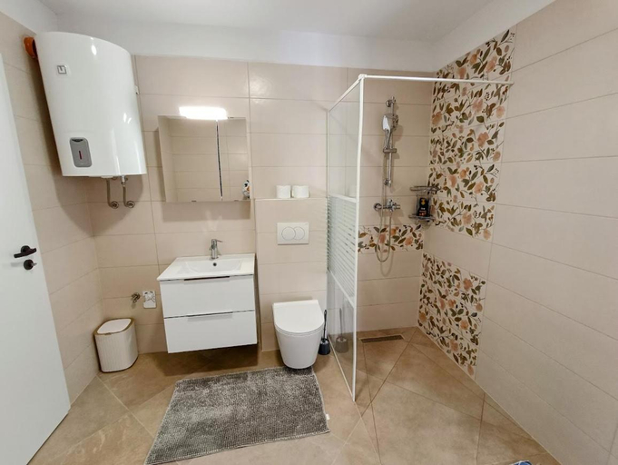 Bathroom 3, Apartma LANA, Koper