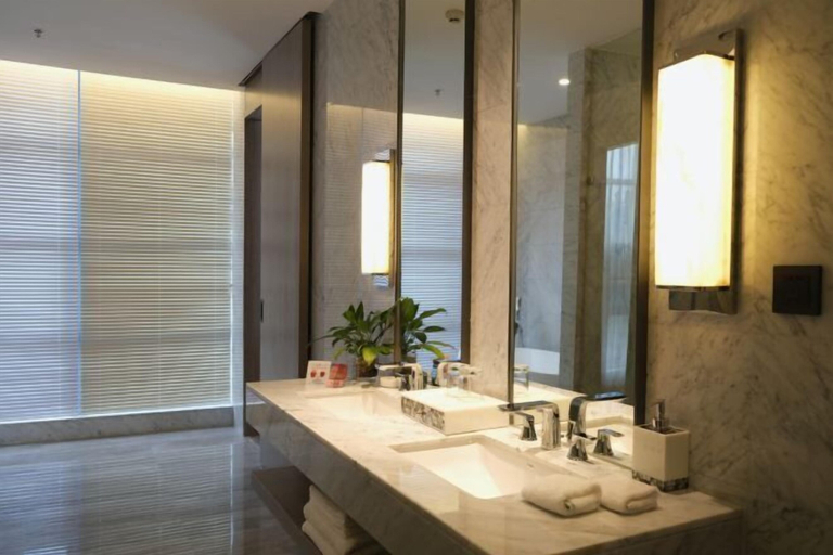 Bathroom 4, Yuhuan Grand Hotel, Taizhou