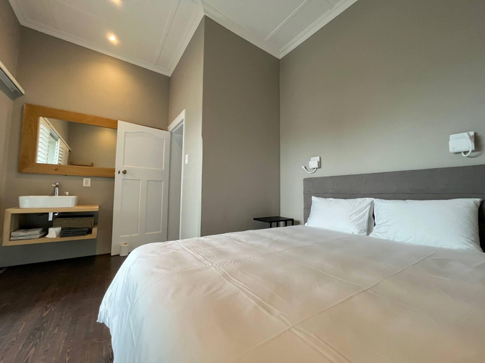 Bedroom 3, Beach Tower House Luxury Beachfront Villa, West Coast