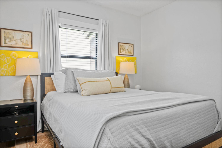 Bedroom 2, The Flats on Florida St - Super Comfy 2-Bedroom Apartments, Mobile