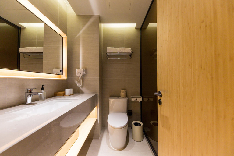 Bathroom 3, Ji Hotel Panjin Guangxia Culture Street, Panjin