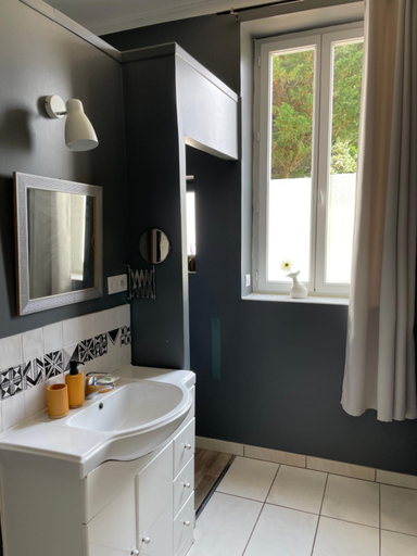 Bathroom 3, Au Bois Dormant, Pas-de-Calais