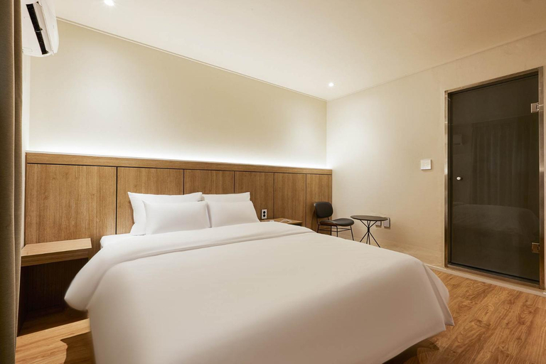 Others 5, VANE HOTEL, Nam