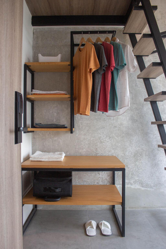 Others 2, Cove Hillcrest, Gunung Mas