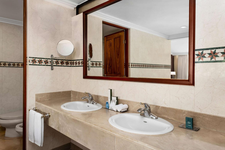 Bathroom 5, DoubleTree by Hilton Hotel Cariari San Jose - Costa Rica, Belén