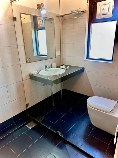 Bathroom 5, Sea Change, Habaraduwa