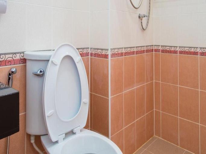 Bathroom 3, DK Grand Hotel, Muang Chanthaburi