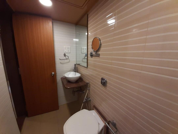 Bathroom 3, Hotel Sai Palace Express, Ahmadnagar