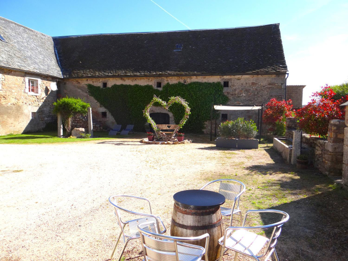 Others 5, La maison de Gilbert Jacuzzi Piscine chauffee, Cantal
