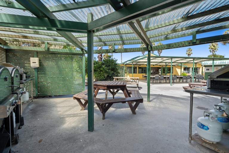 Food & Drinks 5, Miranda Holiday Park Hotel, Hauraki