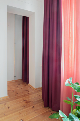 Others 4, Flattering Suites, Berlin