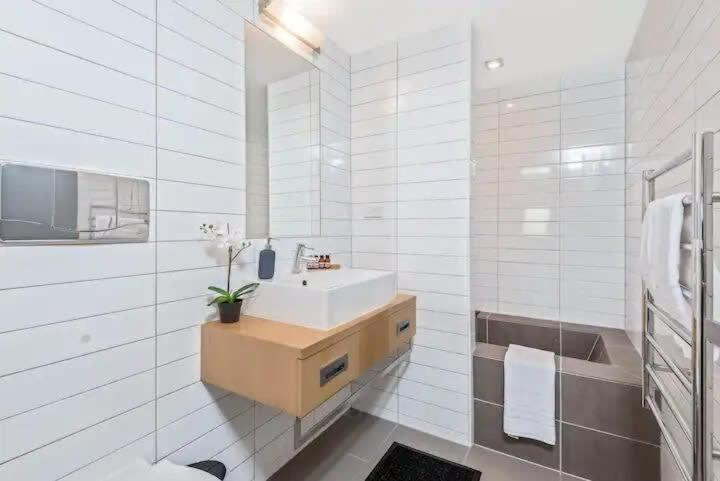 Bathroom, Luxury 1 Bedroom Studio, Queenstown-Lakes