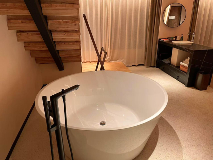 Bathroom 3, Lijiang Garden vacation PuZhi hotel, Lijiang