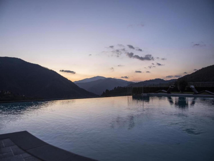 Others 4, Scenic Apartment with Pool, Florence
