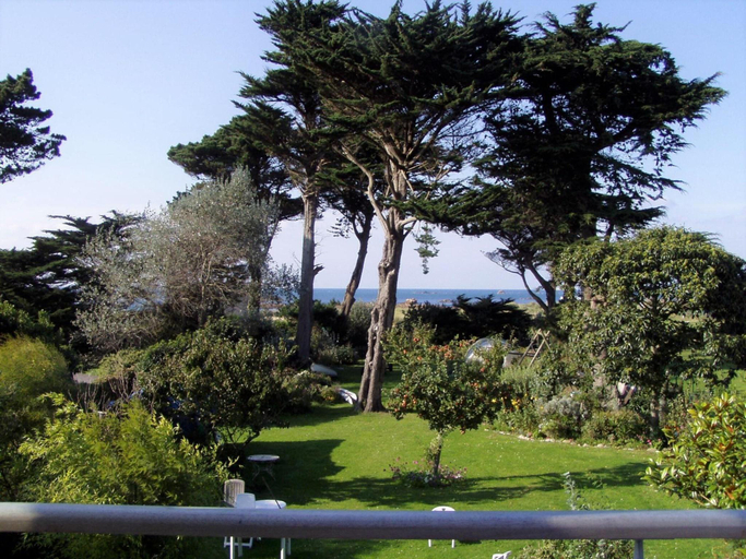 Others 5, Villa in Port Blanc with Sea View, Côtes-d'Armor