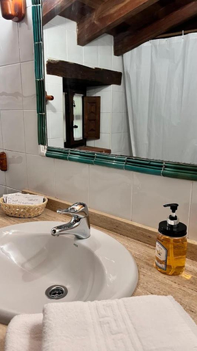 Bathroom 3, Los Acebos de Peña Cabarga, Cantabria