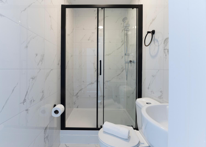 Bathroom 3, MARINA HOTEL LONDON, London