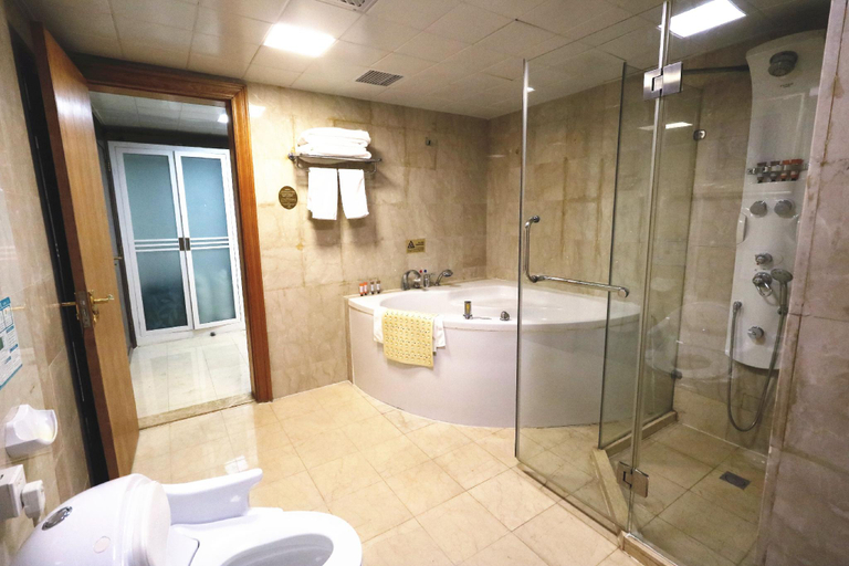 Bathroom 4, Qingdao Royal Garden Hotel, Qingdao