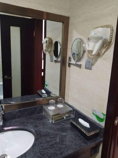 Bathroom 3, Rong Jin Zhou Hai Hotel, Jiuquan