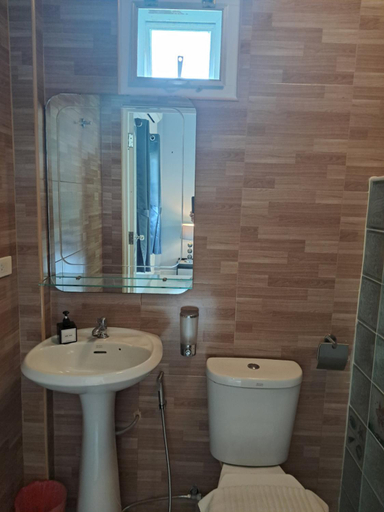 Bathroom 2, Bed & Breakfast To-Co, Sichon