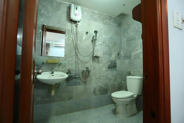Bathroom 3, Phu My Long Hotel, Da Nang