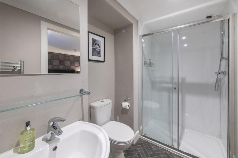 Bathroom 3, The Allan Park, Stirling