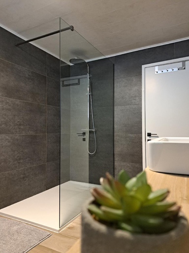 Bathroom, La cabane d'Achille - La Roche-en-Ardenne, Luxembourg