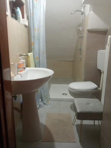 Bathroom 2, PROF OLIVETO ANTICo, Foggia