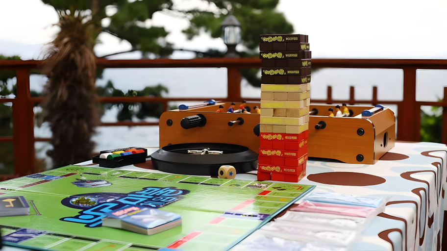 Others 5, Silver Sea Pension, Namhae