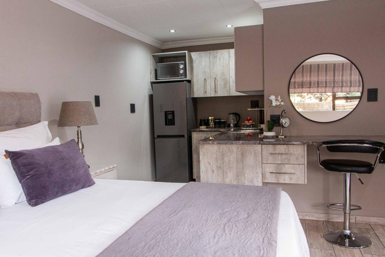 Others 5, La Tranquil, Sedibeng