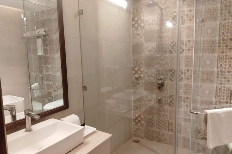 Bathroom 5, Pinaka Hotel and Resorts, Hardwar