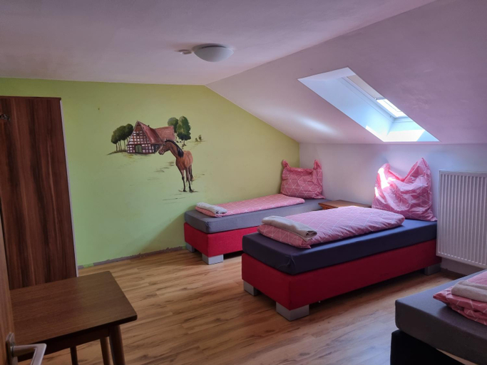 Bedroom 2, Pension Inntalhof, Rosenheim