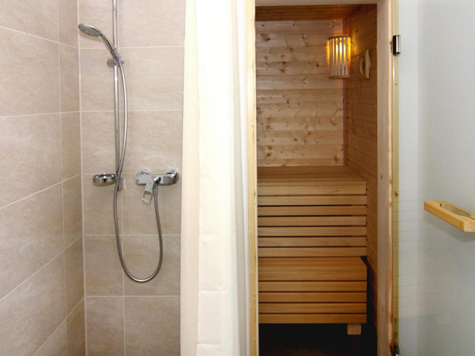 Bathroom 3, Ferienhaus Lotsenhaus am Breetzer Bodden, Vorpommern-Rügen