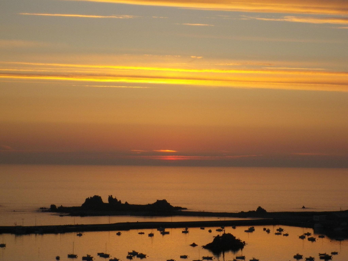 Others 3, Port-Blanc Beach Cottage in Plougasnou, Finistère
