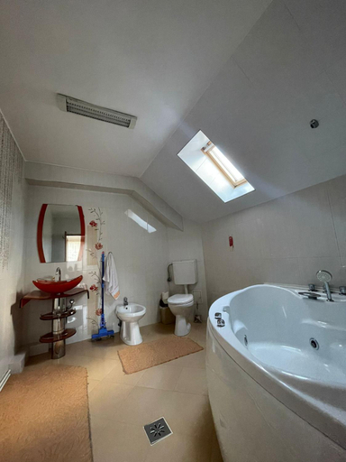 Bathroom, Casa de Vis, Poiana Marului