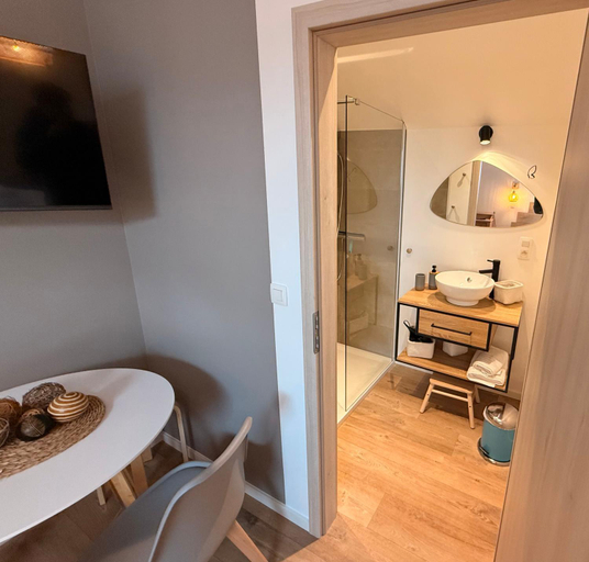 Bathroom 2, SensUP a 5min de Pairi Daiza, Hainaut