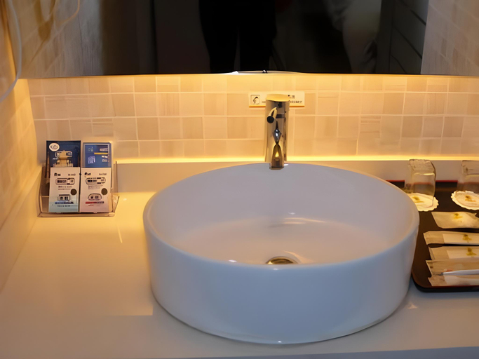 Bathroom 3, Super 8 Hotel Zhenjiang XueFuLu, Zhenjiang