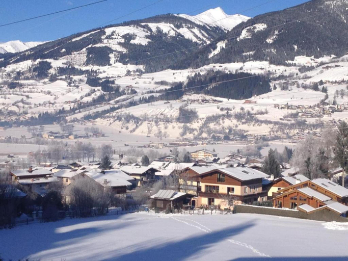 Others 5, Chalet in Niedernsill near Ski Slopes, Zell am See