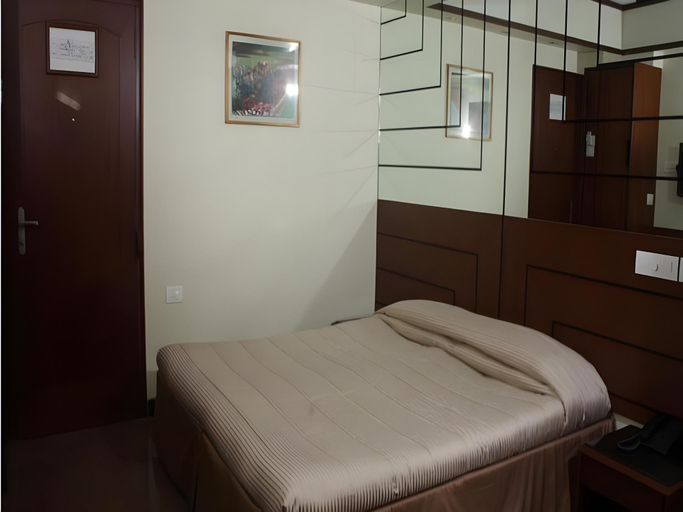 Bedroom 2, Hotel Karl Residency, Mumbai Suburban
