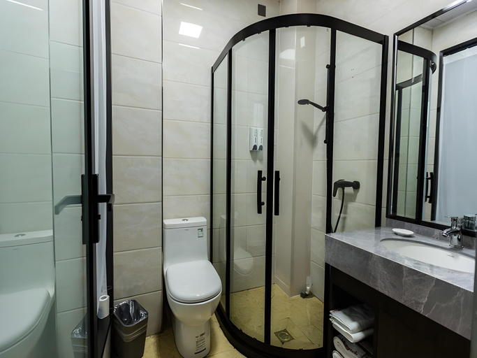 Bathroom 3, Shell Hotel Shanxi Fenyang Xinhuacun Town Fen Distillery, Luliang