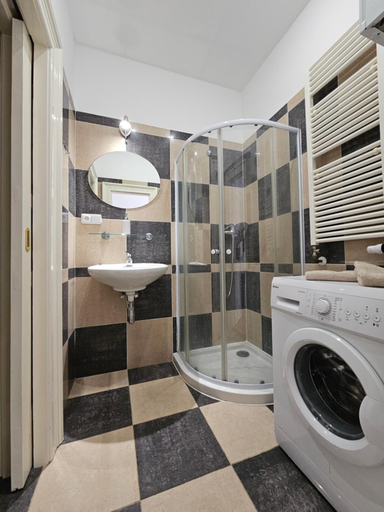 Bathroom 2, Slezska Apartments, Praha 2