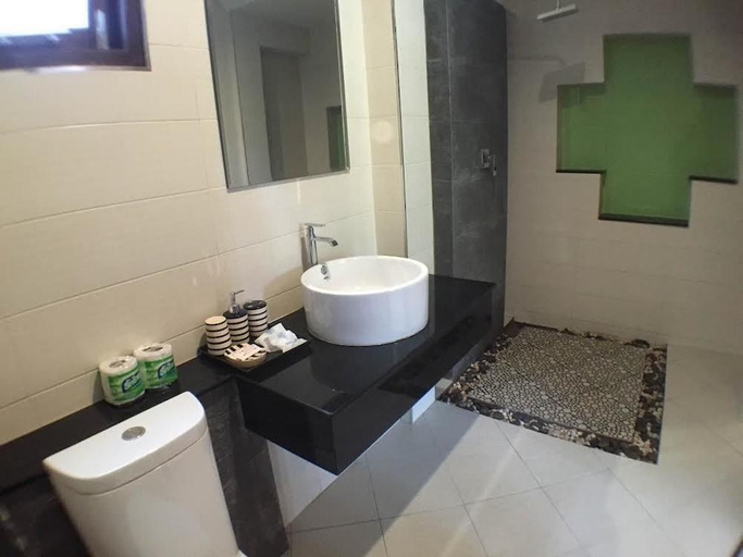 Bathroom 4, Lanta Intanin Resort, Ko Lanta