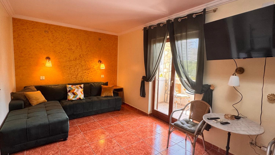 Others 4, Villa M