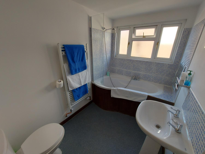 Bedroom 2, Chezzas Homestay, Poole
