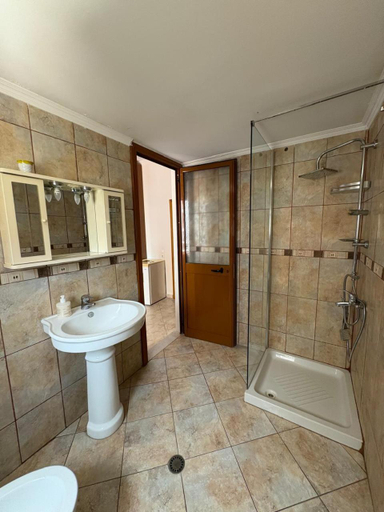 Others 5, Guesthouse Enea, Durrësit