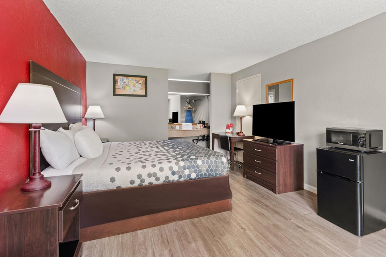 Bedroom 3, Econo Lodge Andalusia, Covington